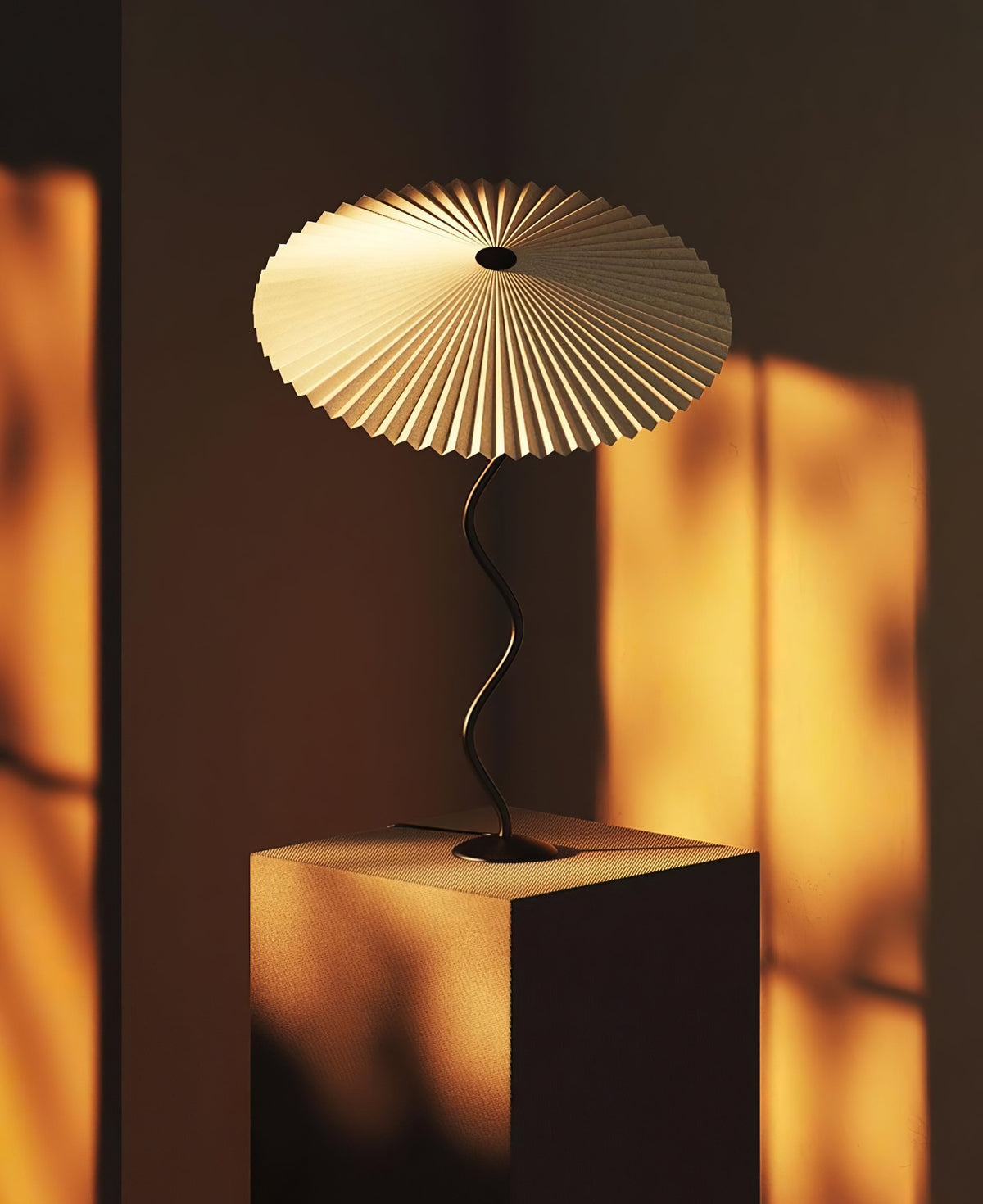 Krenis artystyczna lampa stołowa ze szkła