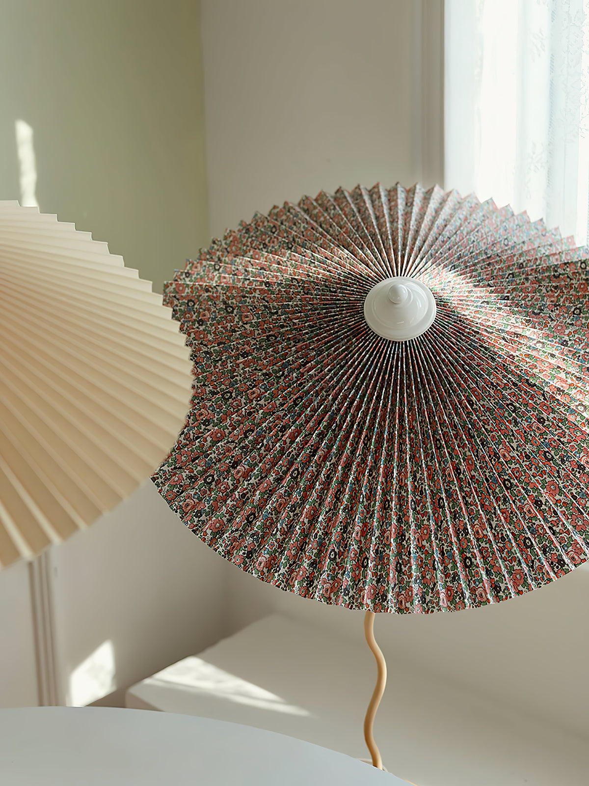 Krenis artystyczna lampa stołowa ze szkła