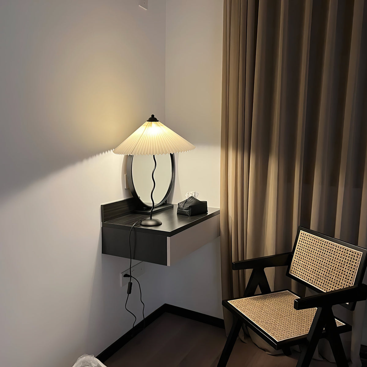 Krenis artystyczna lampa stołowa ze szkła