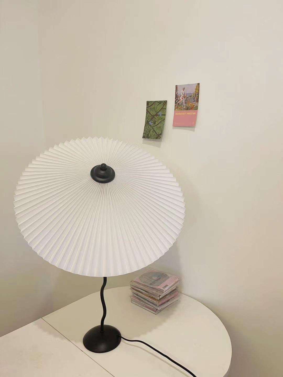 Krenis artystyczna lampa stołowa ze szkła