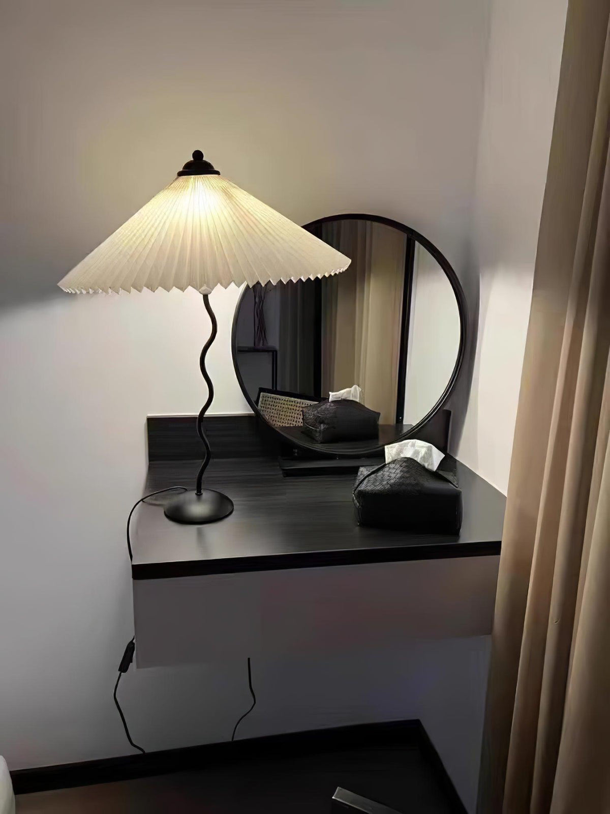 Krenis artystyczna lampa stołowa ze szkła