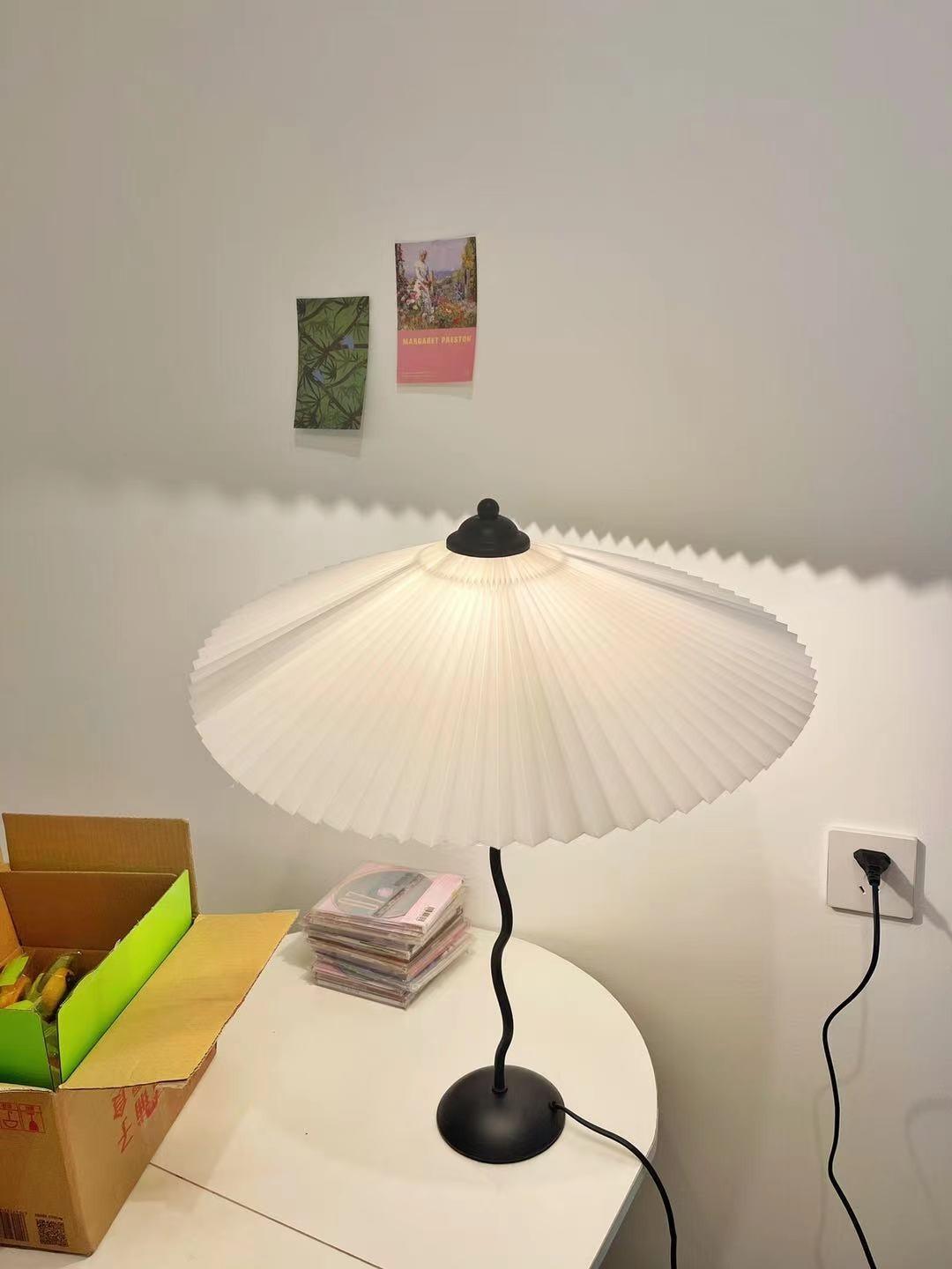 Krenis artystyczna lampa stołowa ze szkła