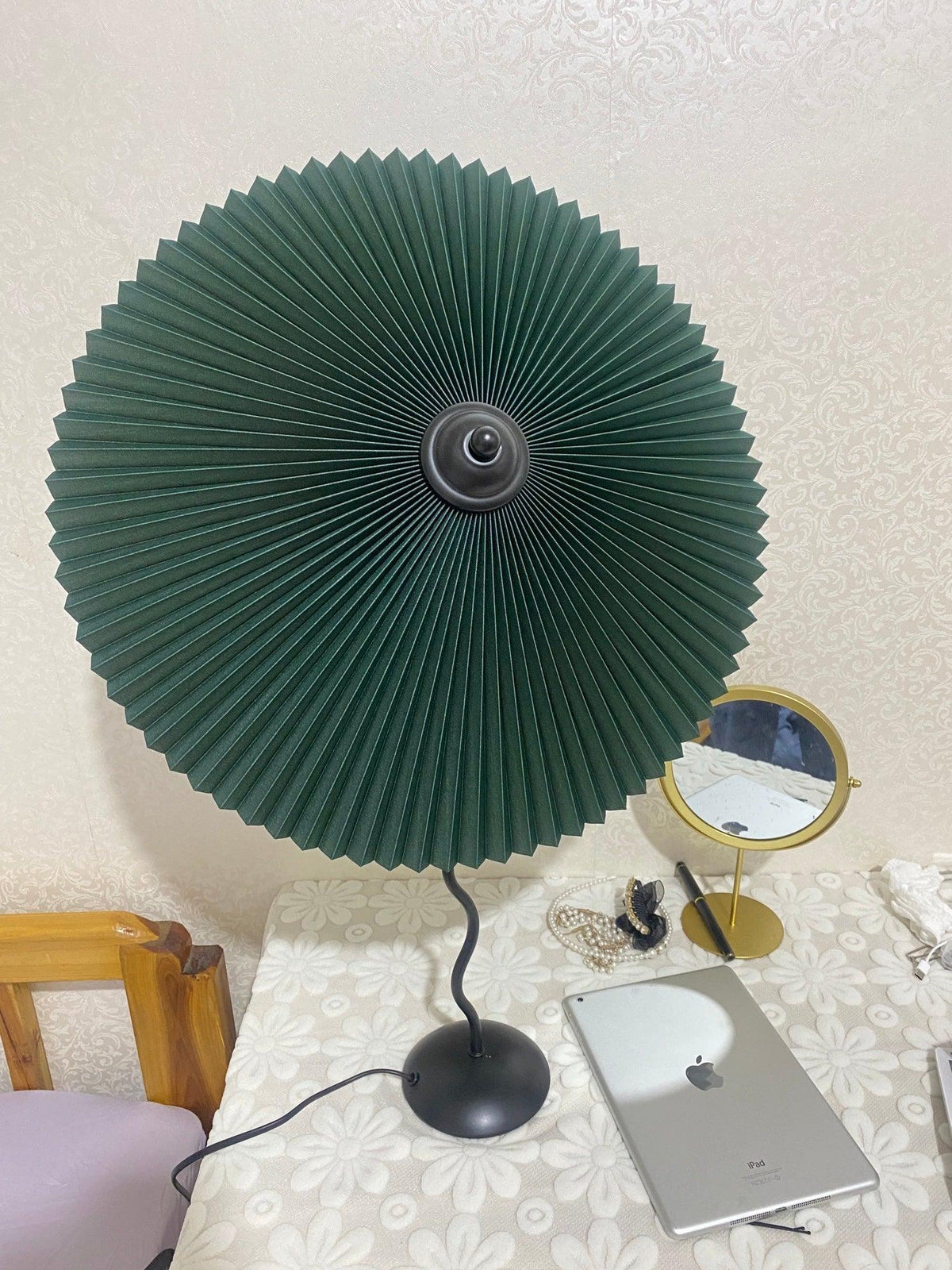 Krenis artystyczna lampa stołowa ze szkła