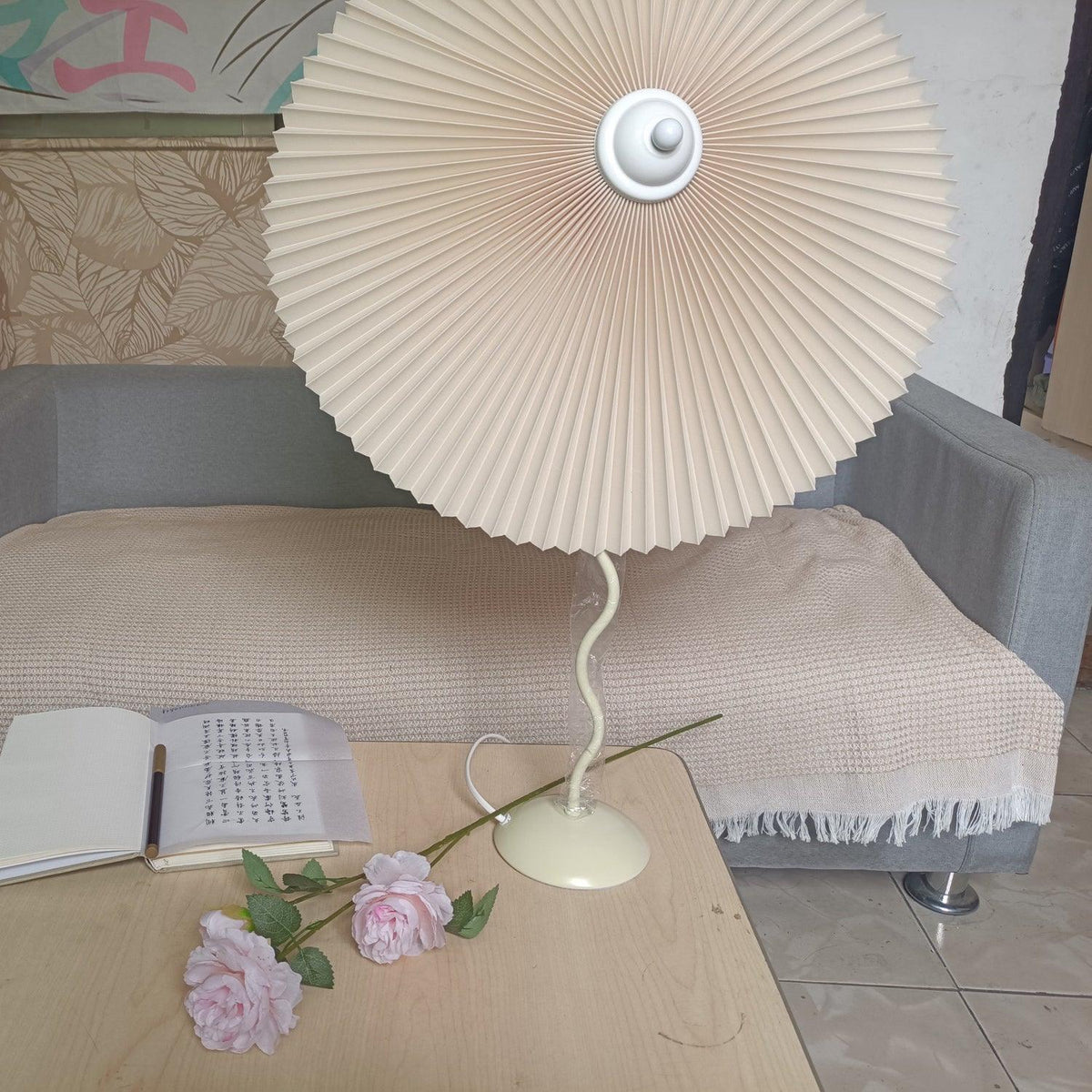 Krenis artystyczna lampa stołowa ze szkła