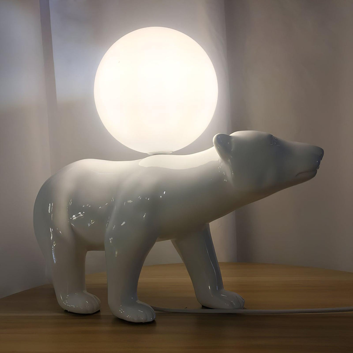 Bellano kapryśna lampa stołowa ze żywicy