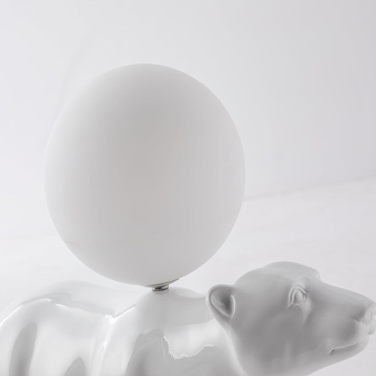 Bellano kapryśna lampa stołowa ze żywicy