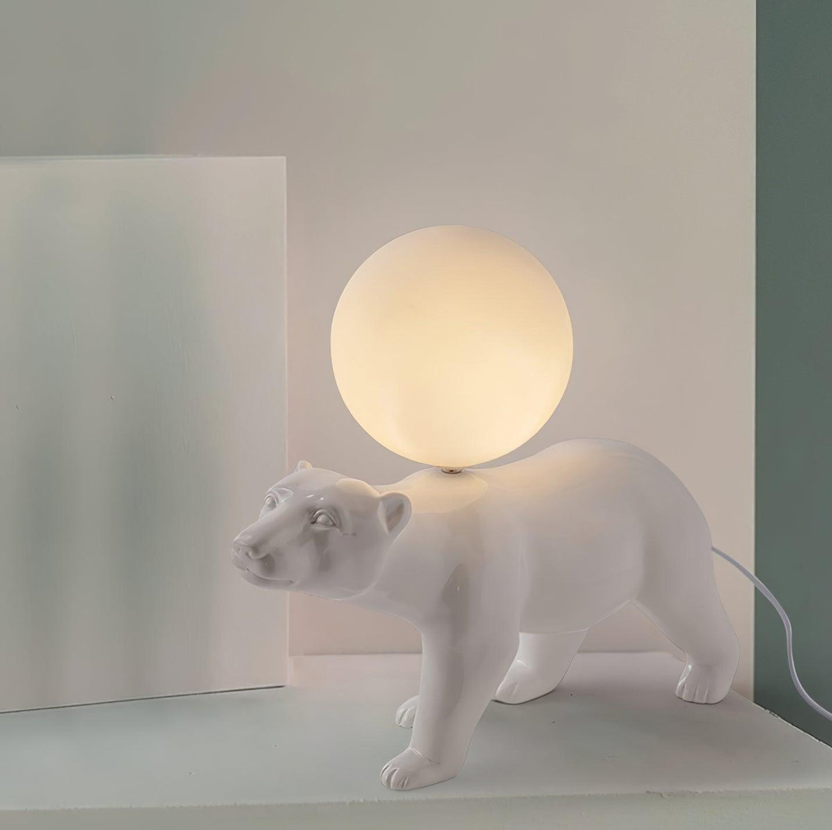 Bellano kapryśna lampa stołowa ze żywicy