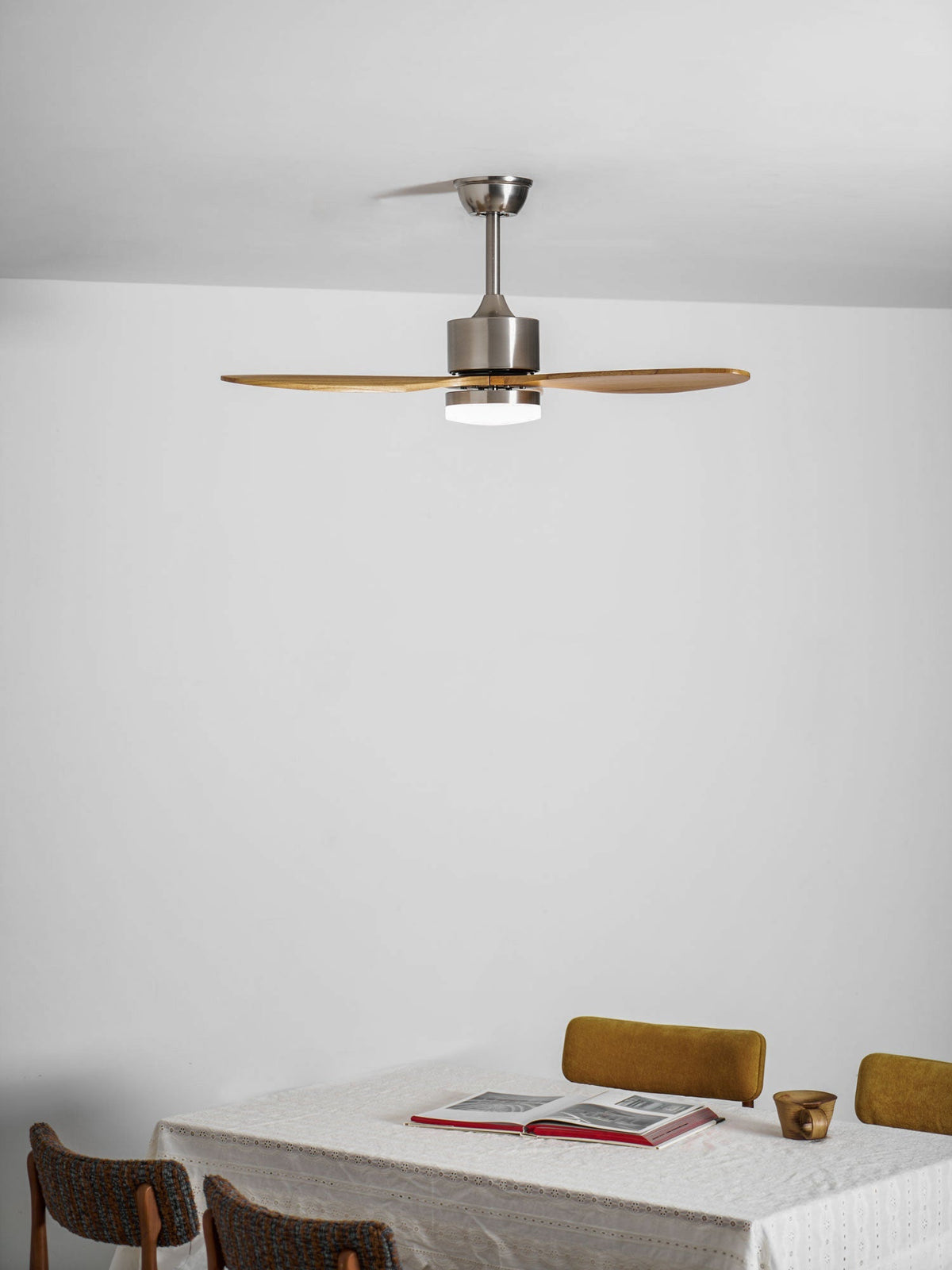 HushGlow lampa sufitowa z wentylatorem