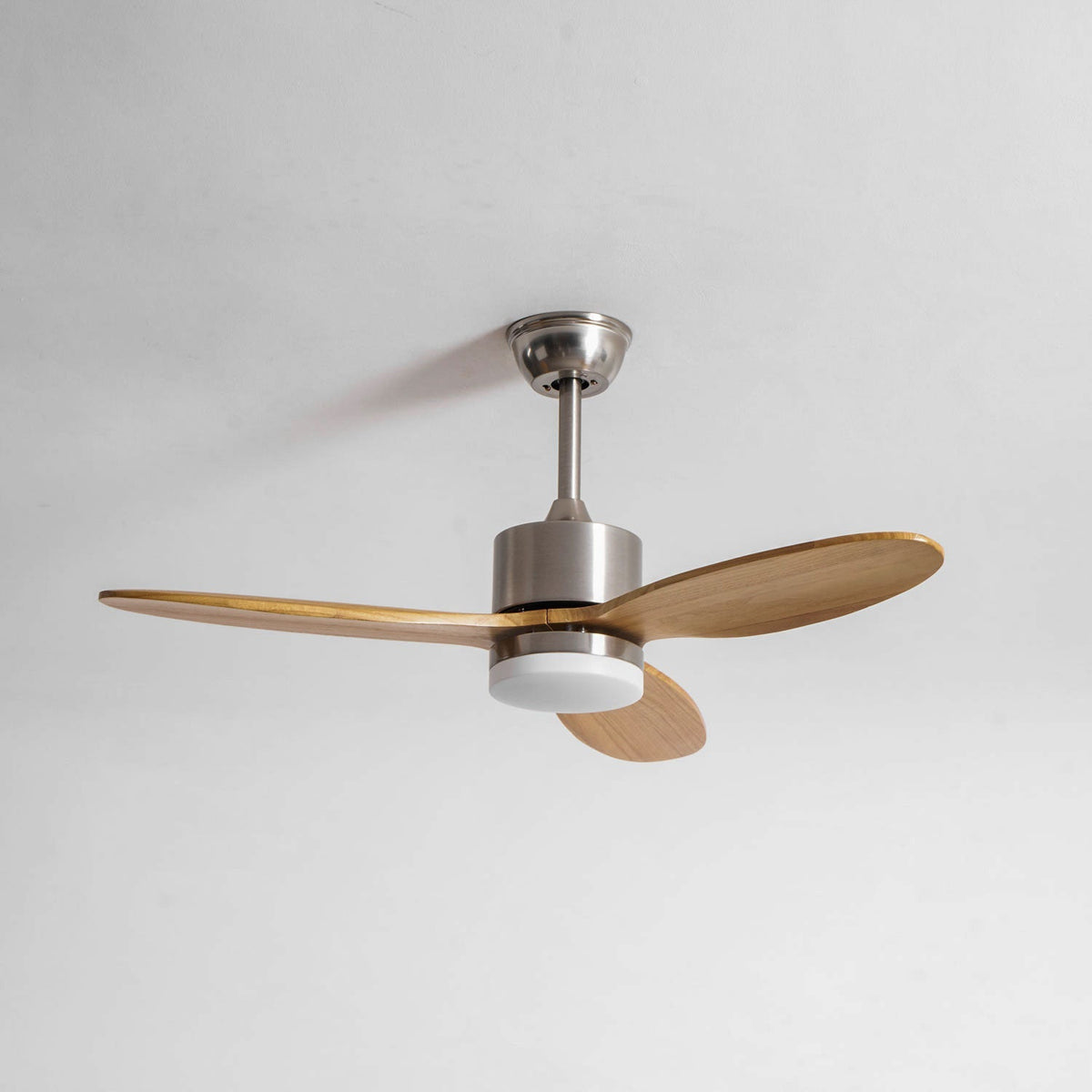HushGlow lampa sufitowa z wentylatorem