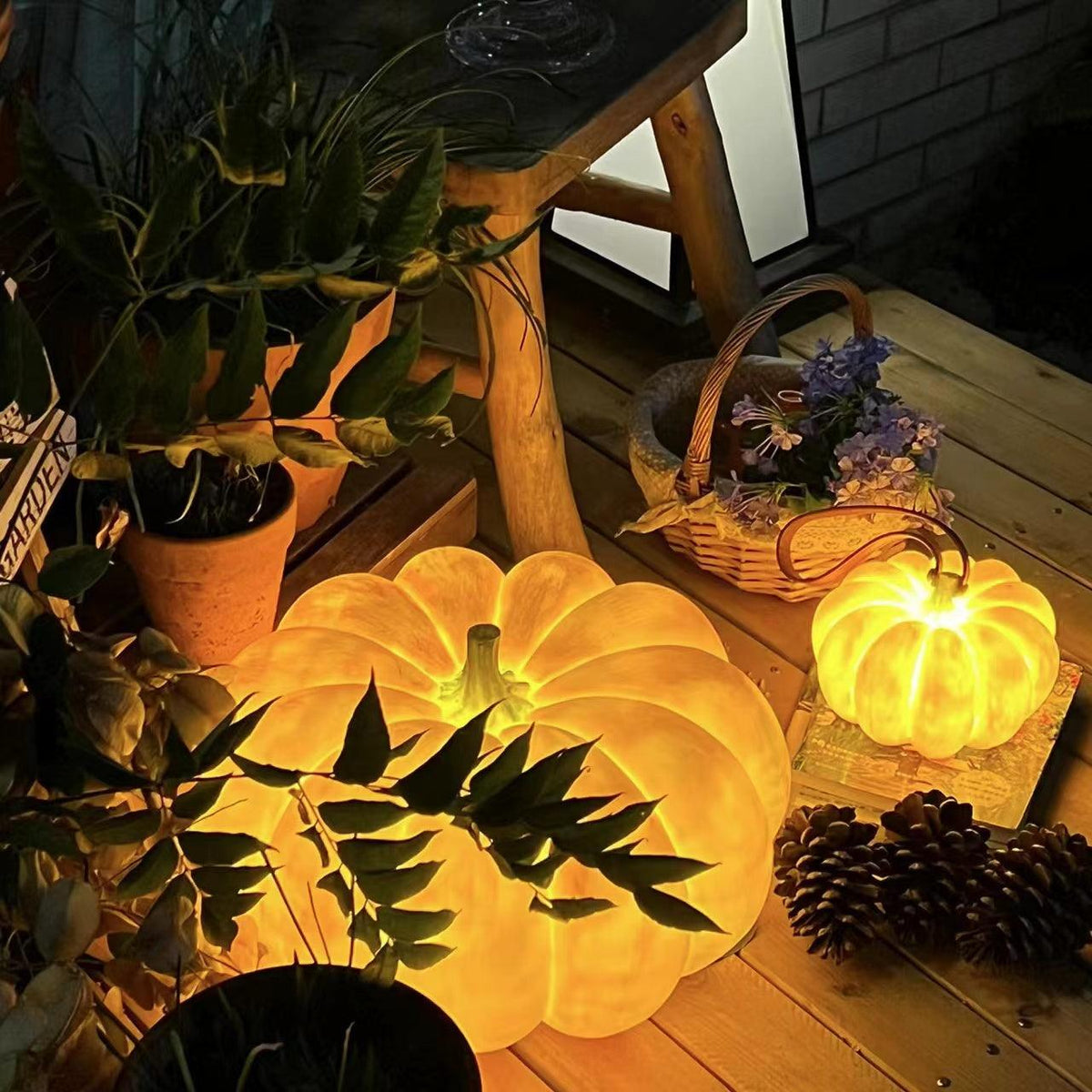 Norireria nowoczesna lampa stołowa