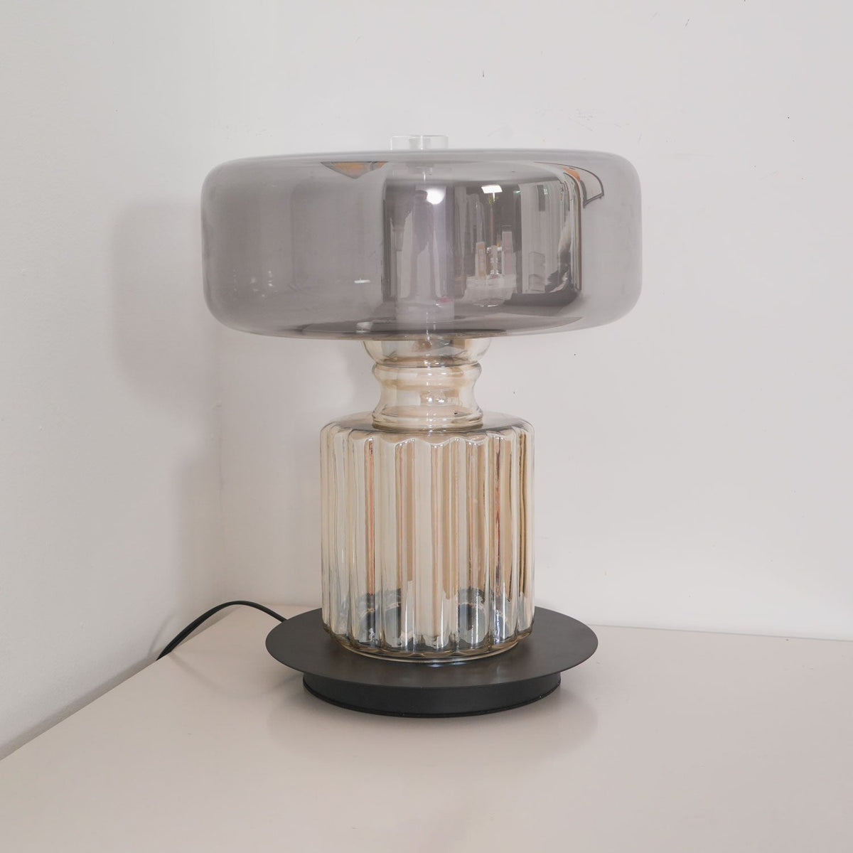 Svora nowoczesna lampa stołowa ze szkła