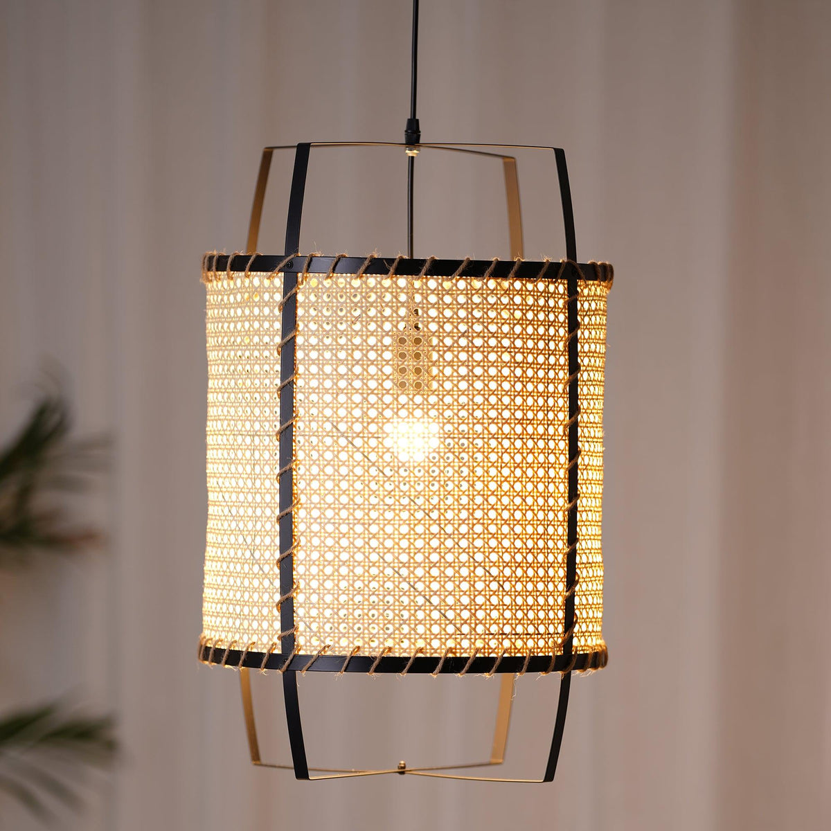 Kevis lampa wisząca z ramy rattanowej przemysłowa