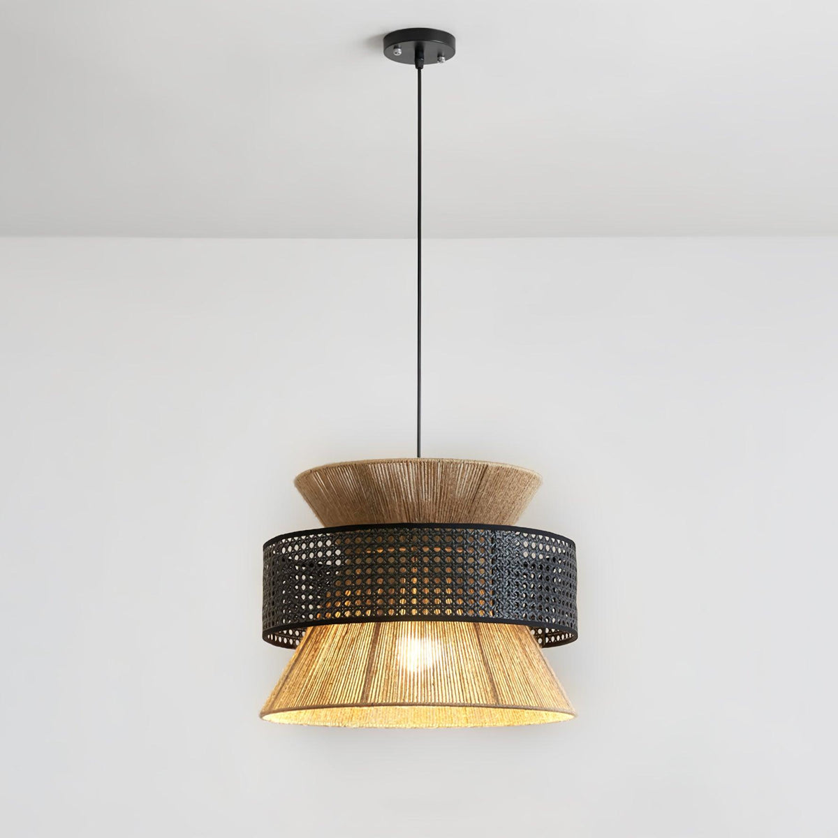 Aria wisząca lampa w stylu boho ze słomy rattanowej i bambusa