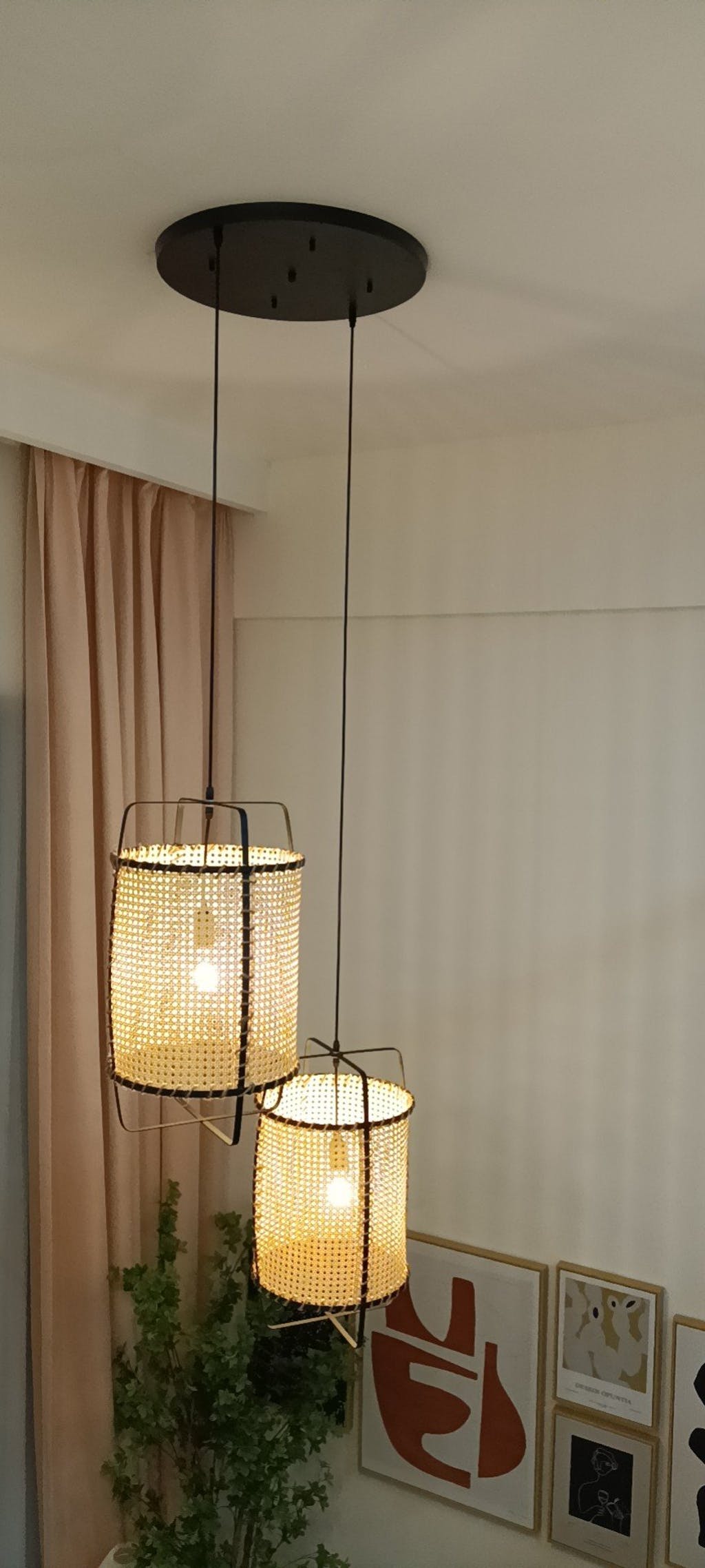 Kevis lampa wisząca z ramy rattanowej przemysłowa