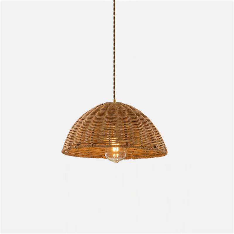Lampa wisząca Model A S w kształcie stożka z naturalnym minimalistycznym cieniem rattanowym i metalową obudową