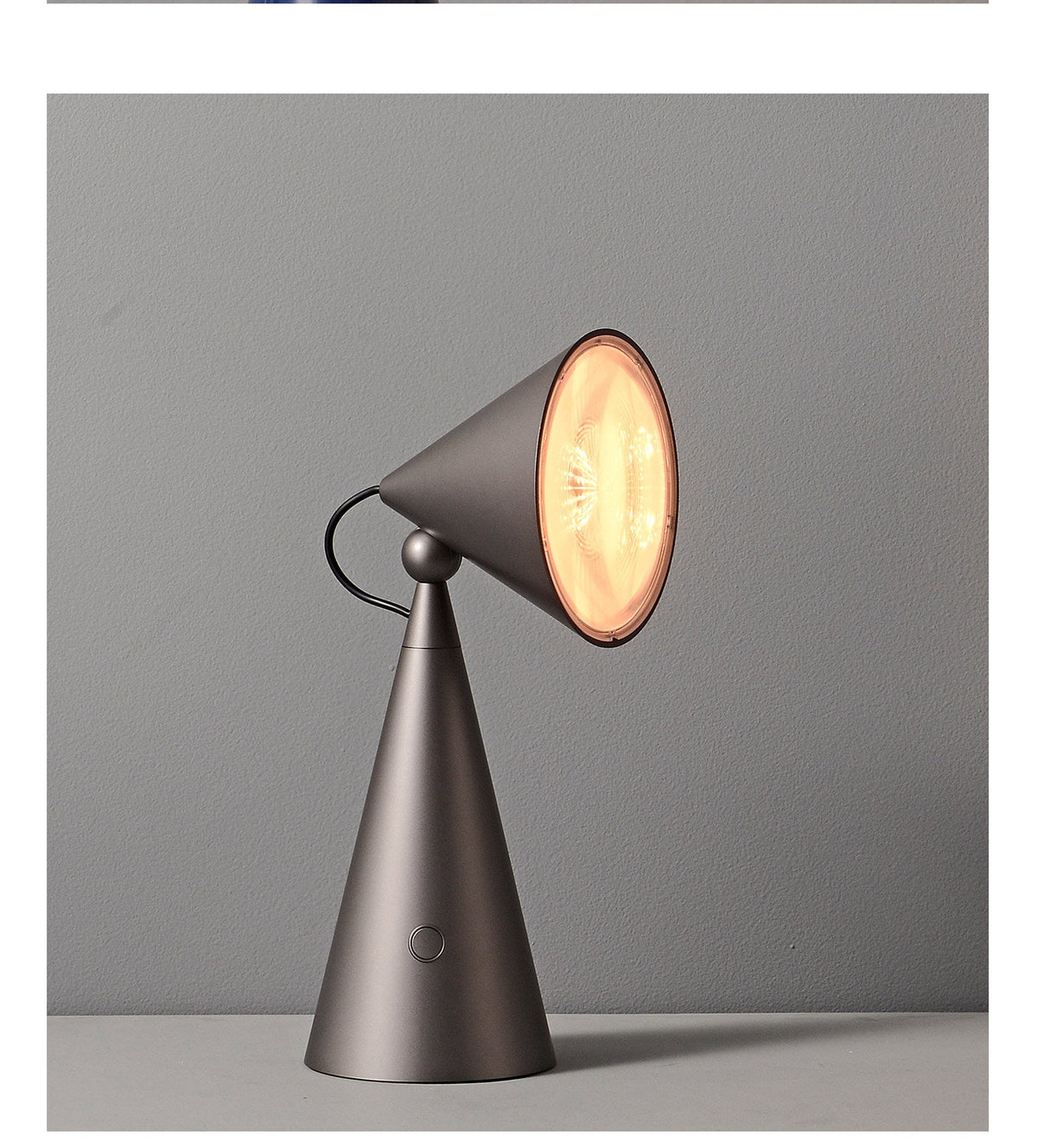 Ładowalna lampa stołowa stożkowa