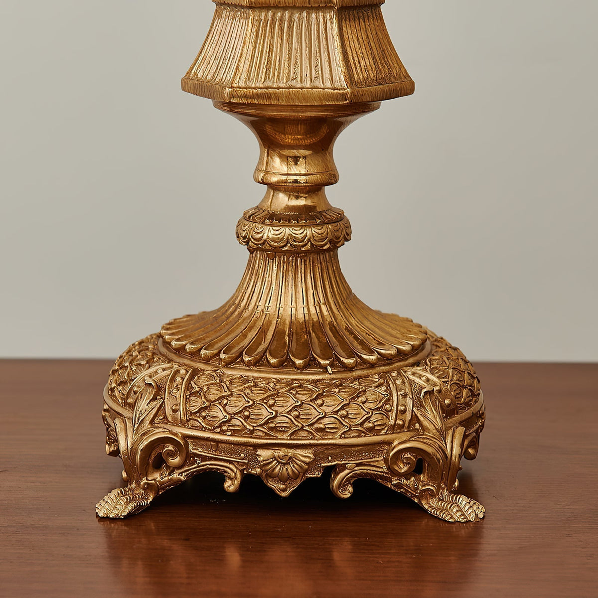 Lampa stołowa Valdorian z kryształem