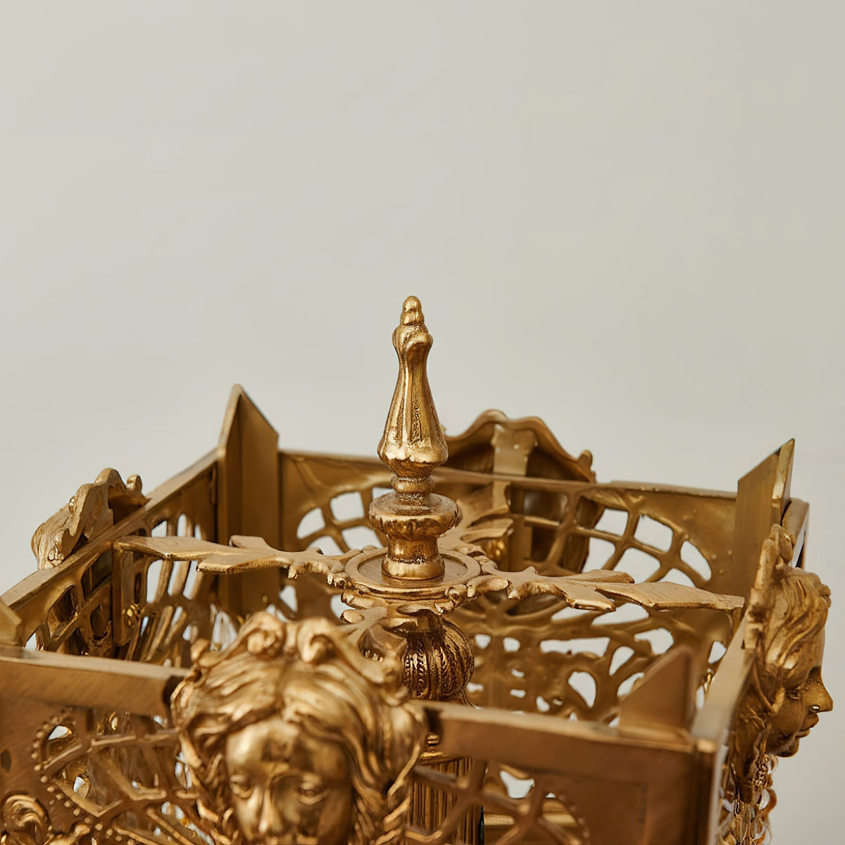 Lampa stołowa Valdorian z kryształem