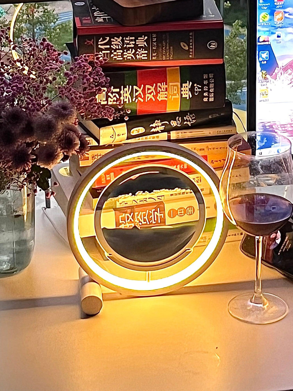 Ciririra abstrakcyjna lampa stołowa ze szkła