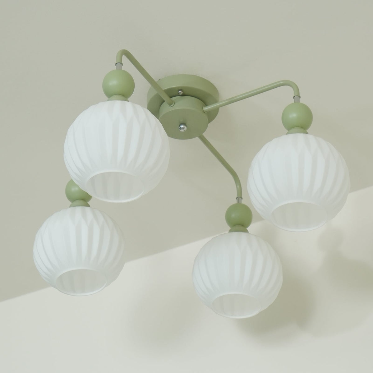 Viphaan nordycka lampa sufitowa z ceramiki