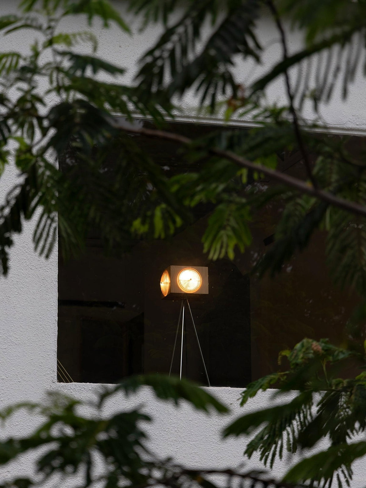 Vesoren trójnóg drewniana lampa stojąca