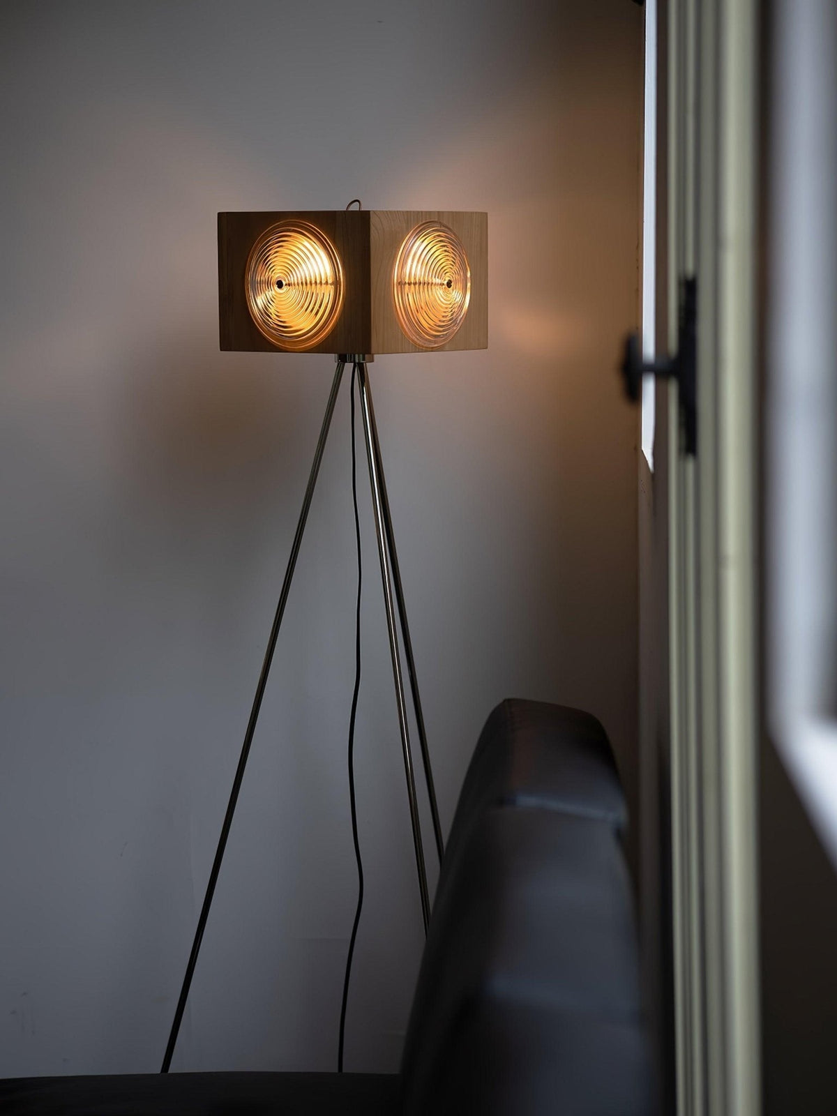 Vesoren trójnóg drewniana lampa stojąca