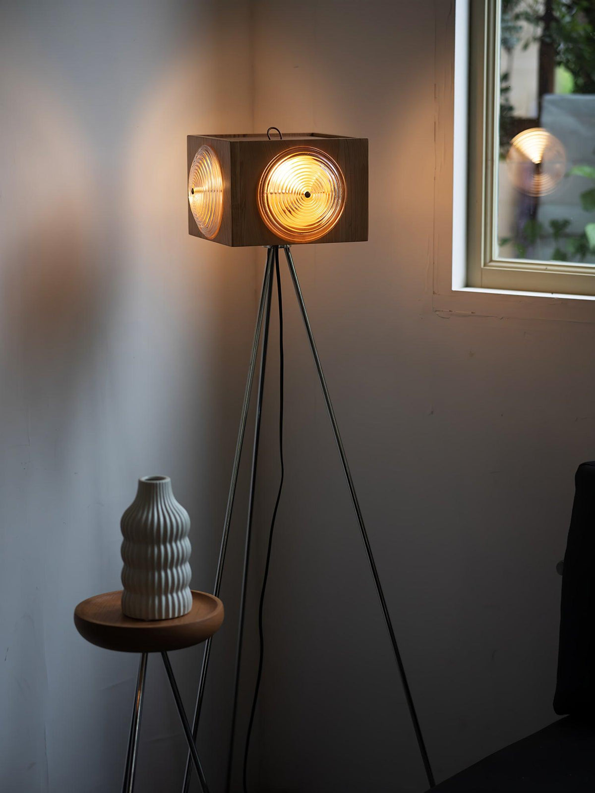 Vesoren trójnóg drewniana lampa stojąca