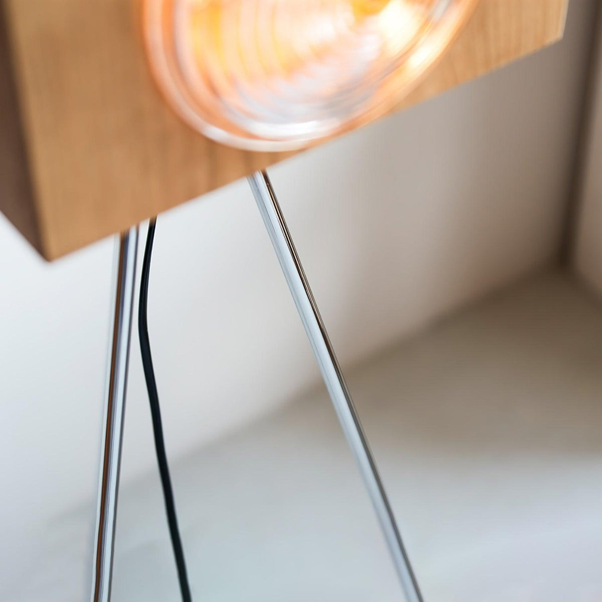 Vesoren trójnóg drewniana lampa stojąca