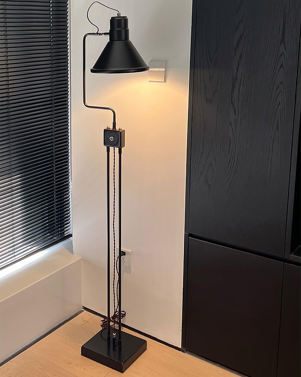 Terieria lampa stojąca