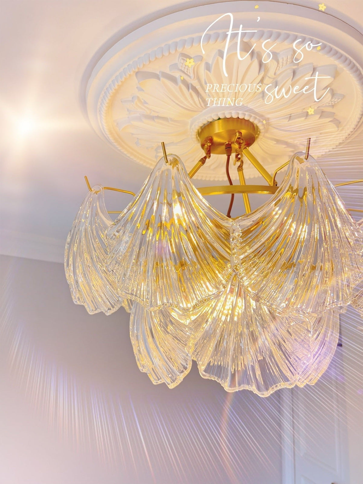Veluaya lampa sufitowa ze szkła z żebrowaną powłoką w kolorze miedzi