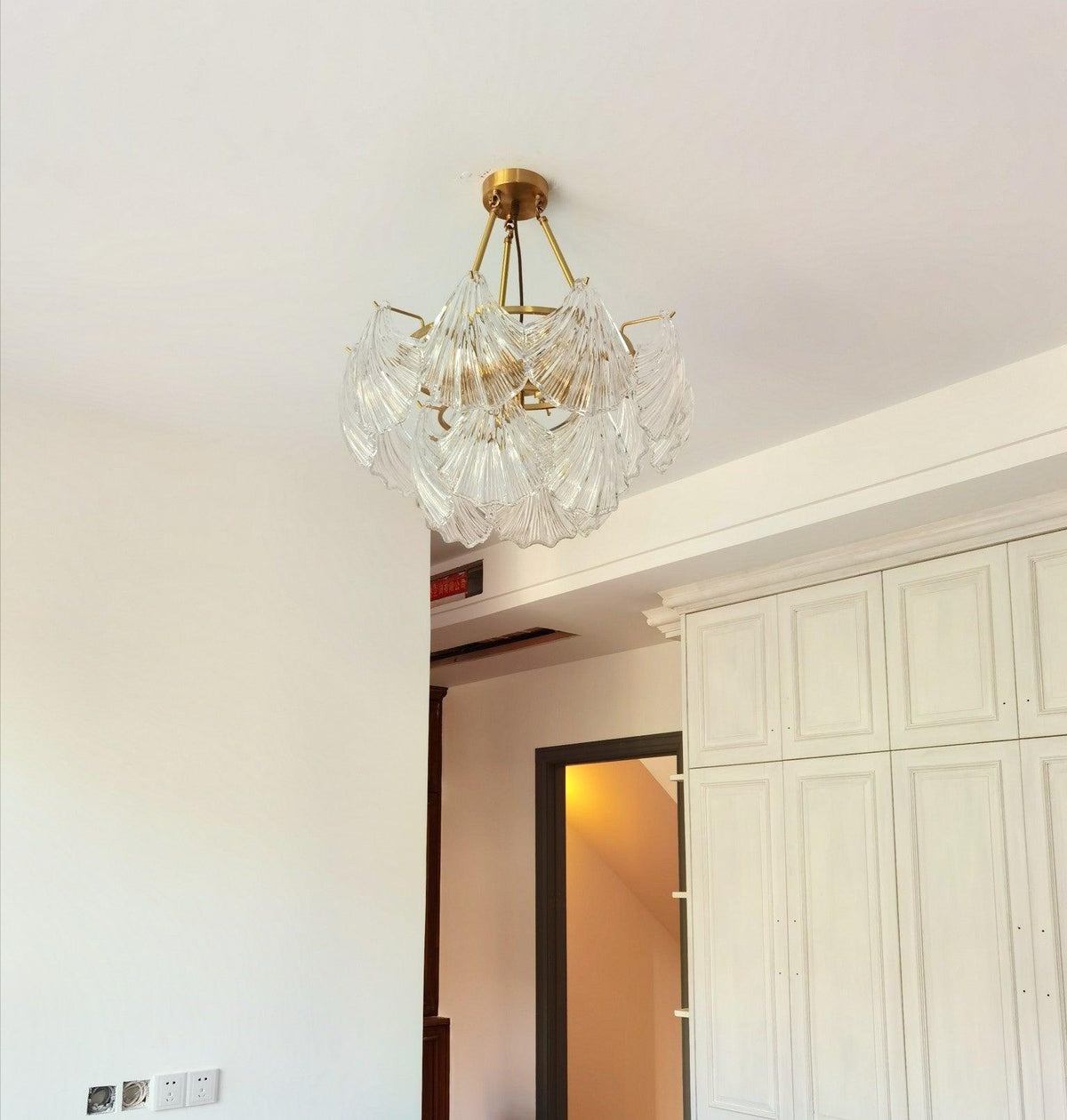 Veluaya lampa sufitowa ze szkła z żebrowaną powłoką w kolorze miedzi