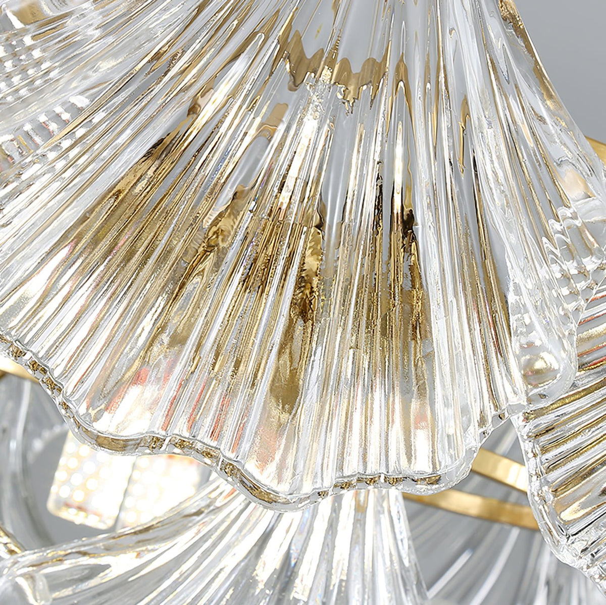 Veluaya lampa sufitowa ze szkła z żebrowaną powłoką w kolorze miedzi