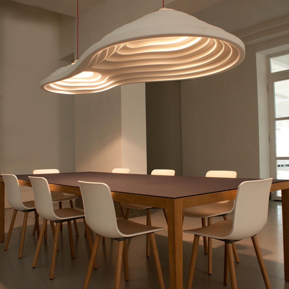 Niruise minimalistyczna lampa wisząca z żywicy