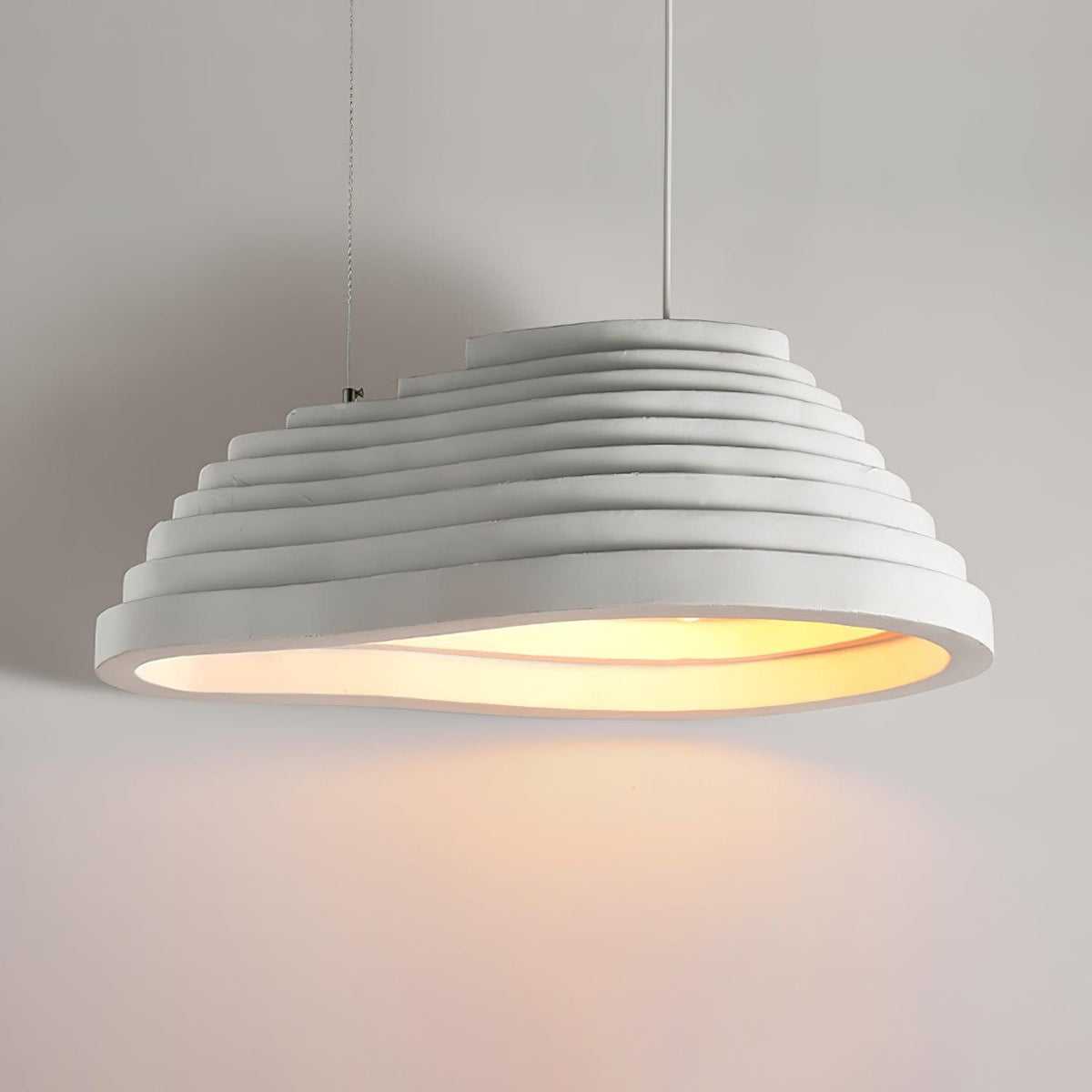 Niruise minimalistyczna lampa wisząca z żywicy