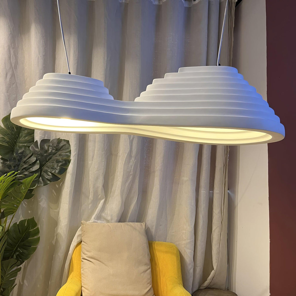 Niruise minimalistyczna lampa wisząca z żywicy