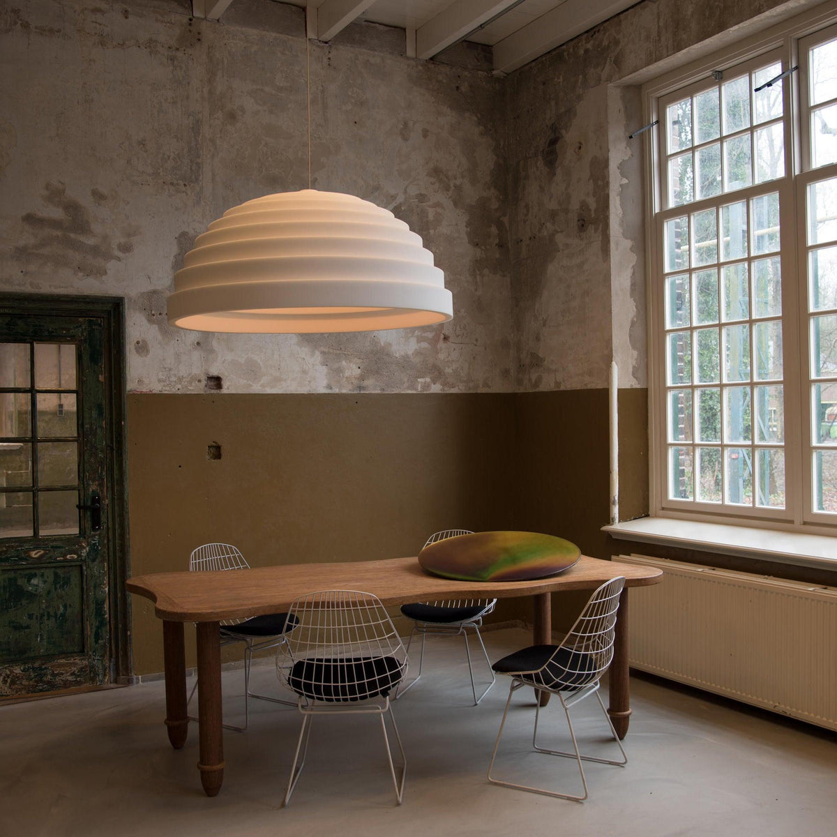 Niruise minimalistyczna lampa wisząca z żywicy