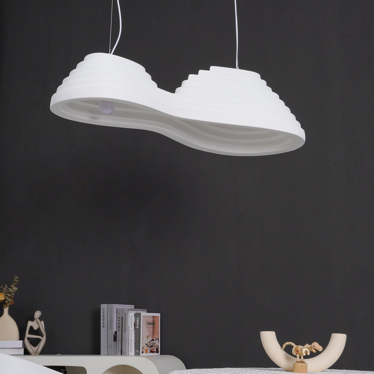 Niruise minimalistyczna lampa wisząca z żywicy