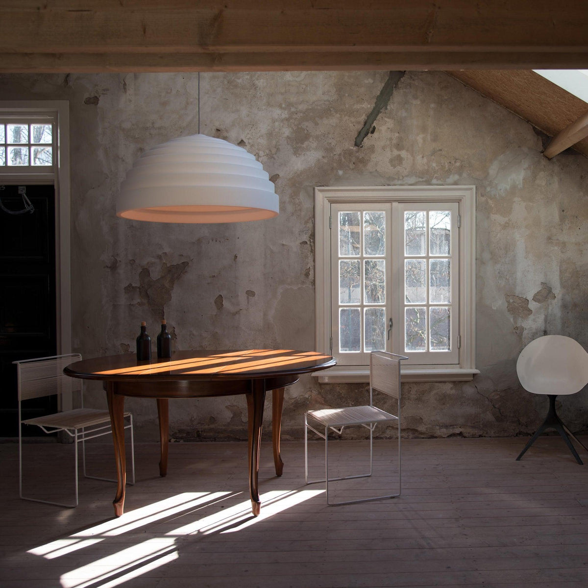 Niruise minimalistyczna lampa wisząca z żywicy