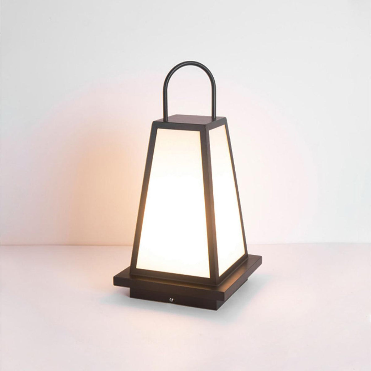 Cilo minimalistyczna zewnętrzna lampa stojąca
