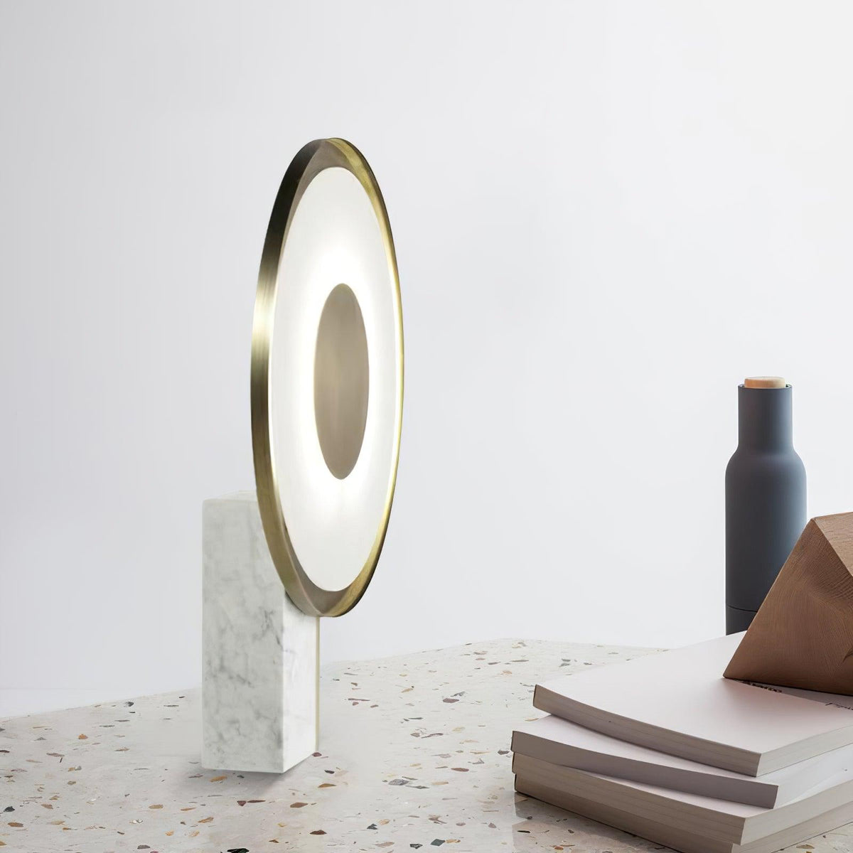 Tessain minimalistyczna lampa stołowa z marmuru