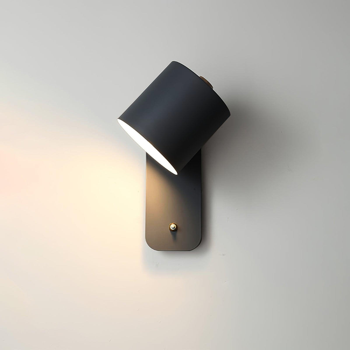 Quella regulowana lampa ścienna w kształcie cylindra