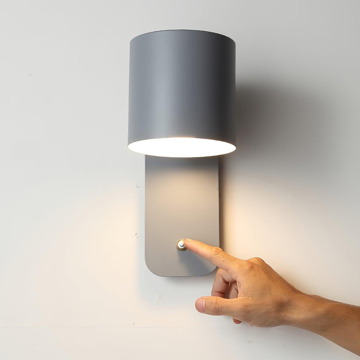 Quella regulowana lampa ścienna w kształcie cylindra