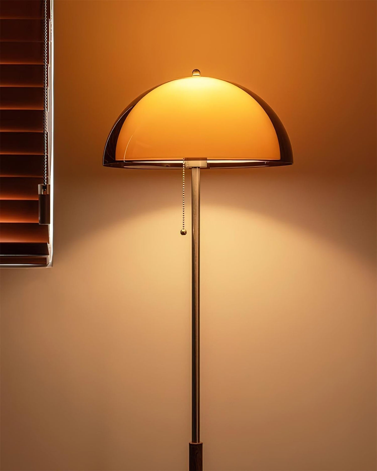 Selenielle lampa stojąca