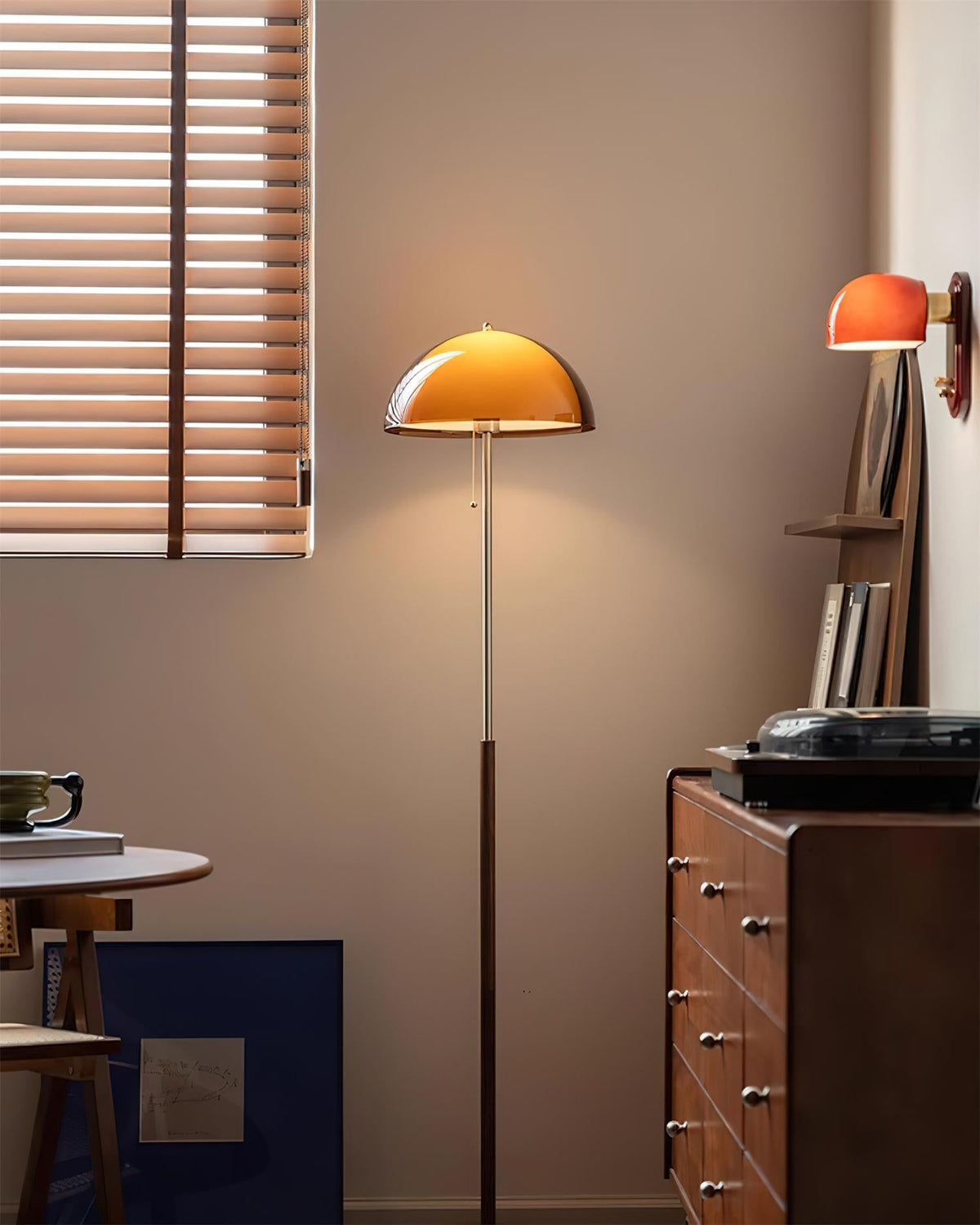 Selenielle lampa stojąca