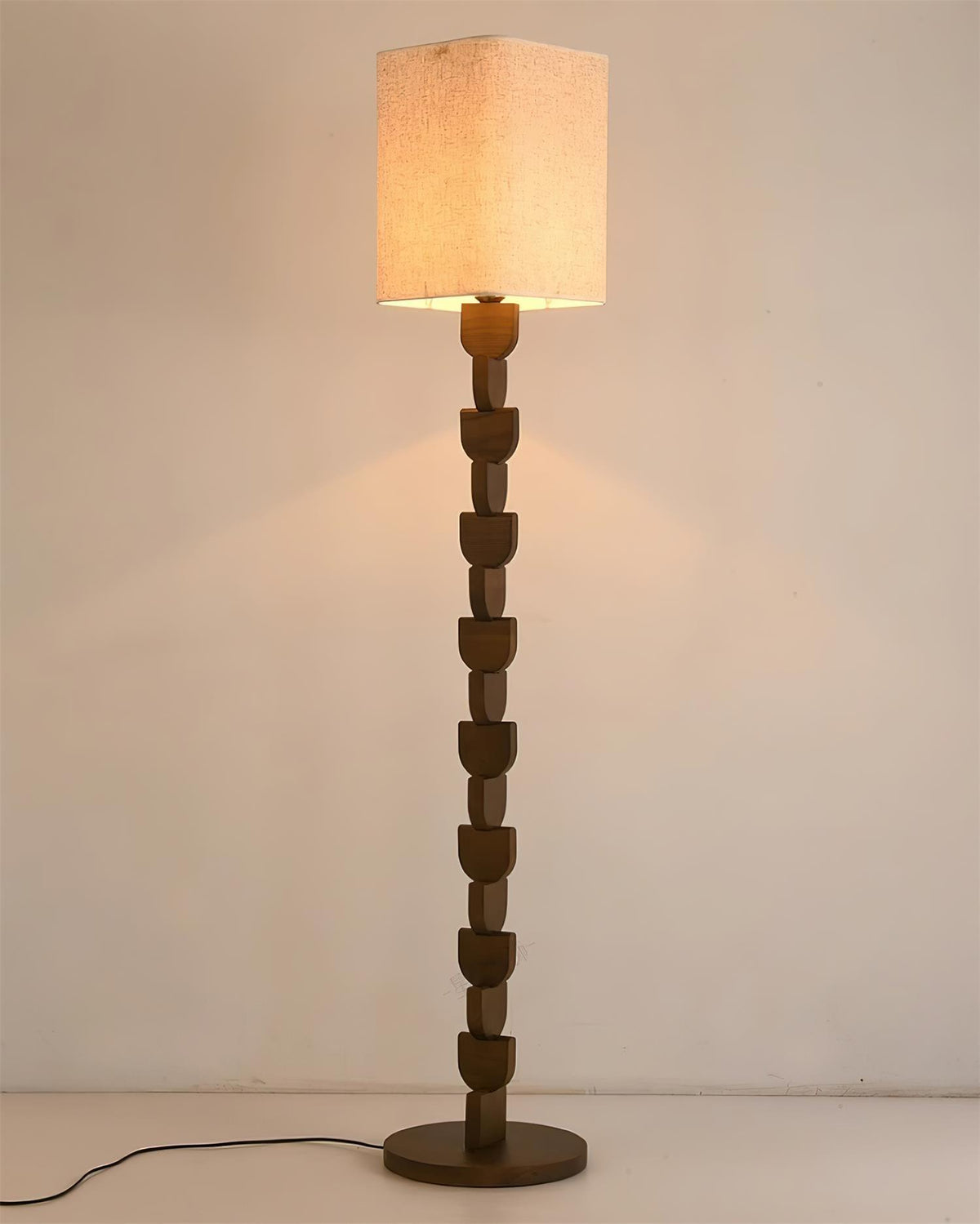 Rinoreria lampa stojąca z drewna
