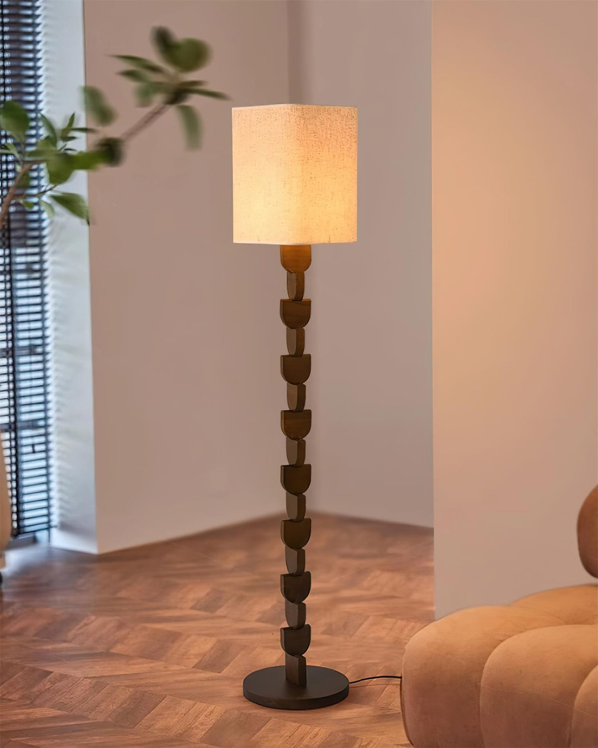Rinoreria lampa stojąca z drewna