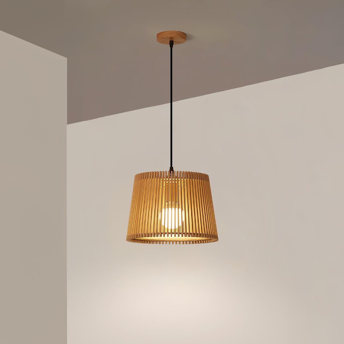 Clou wisząca lampa retro z drewna