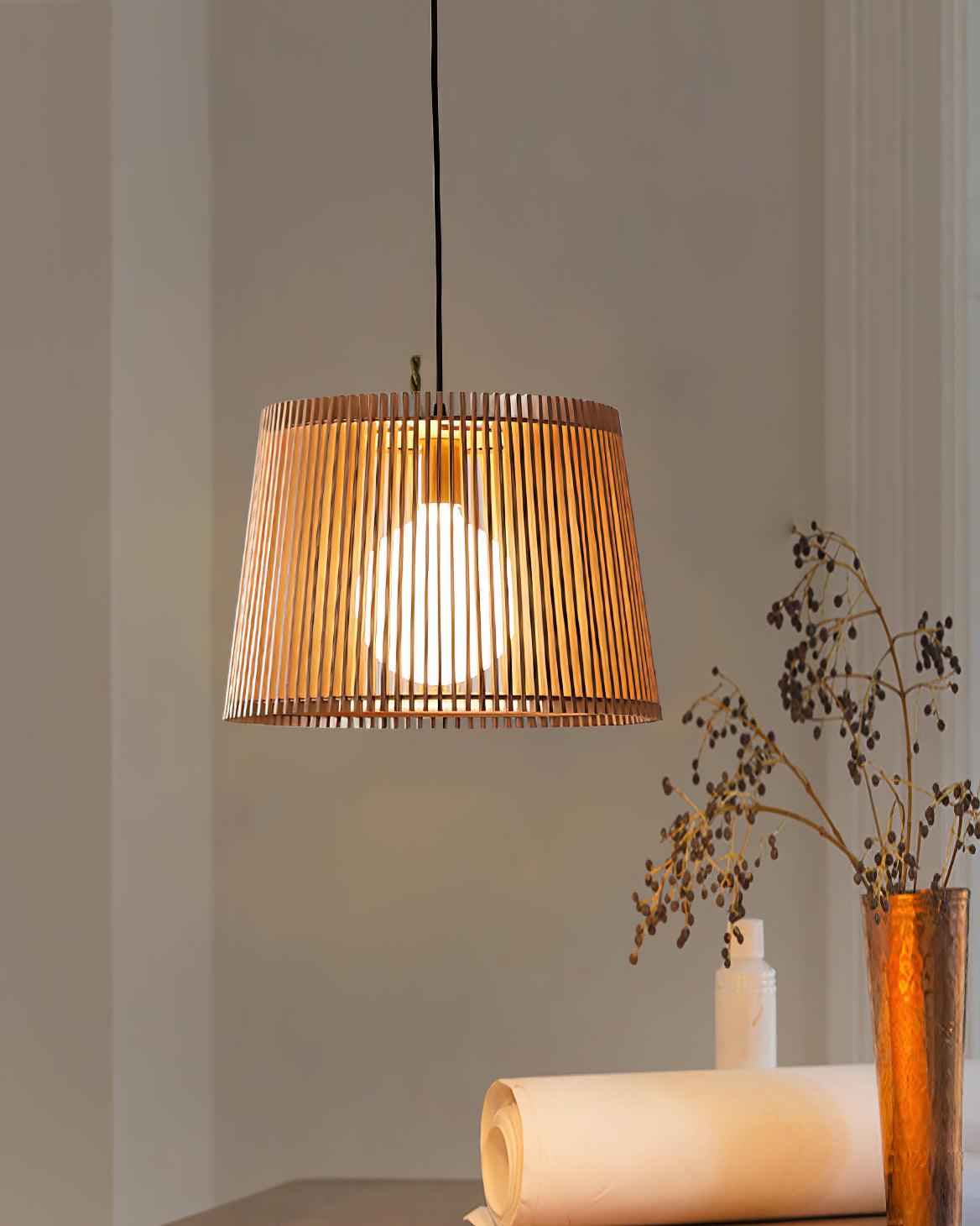 Clou wisząca lampa retro z drewna