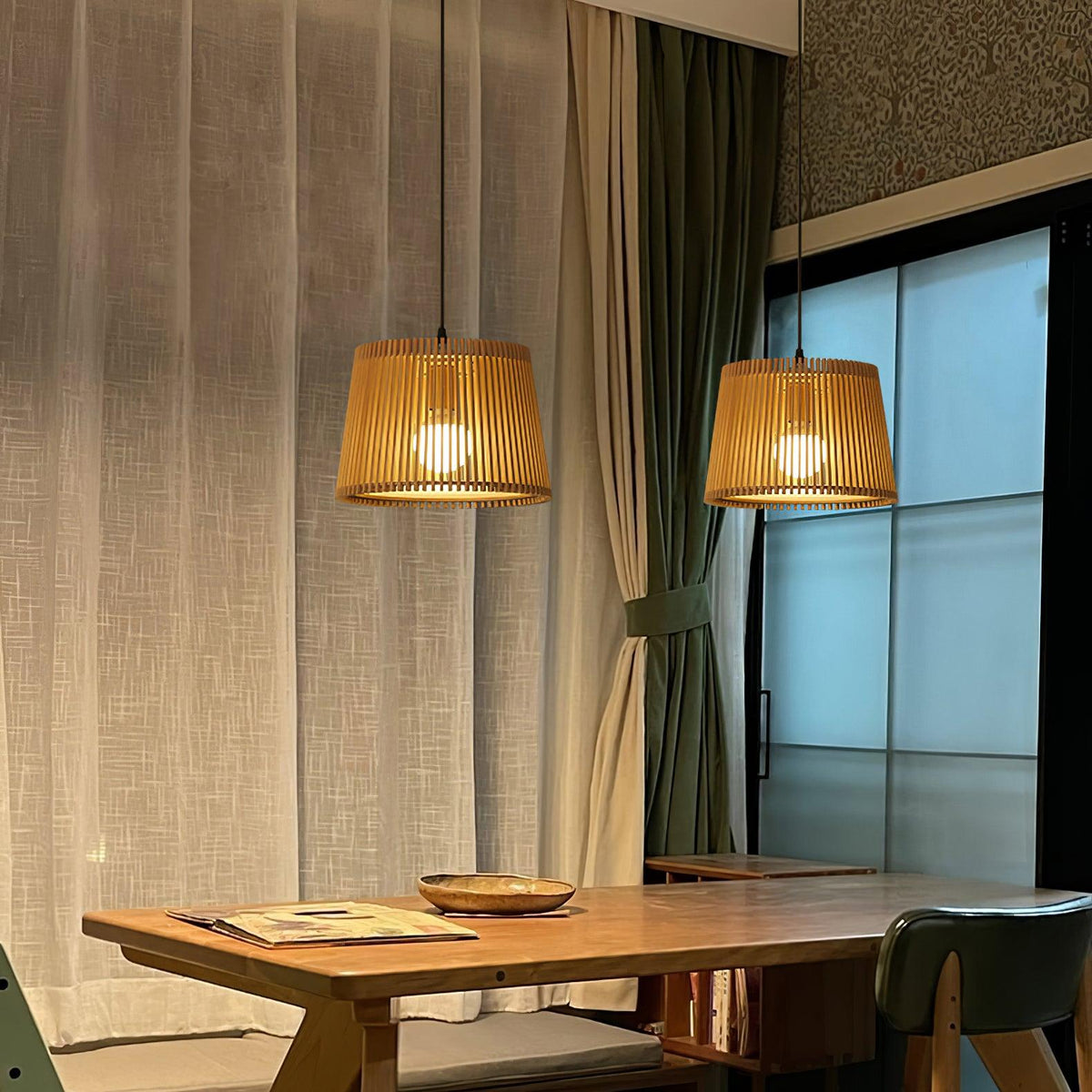 Clou wisząca lampa retro z drewna
