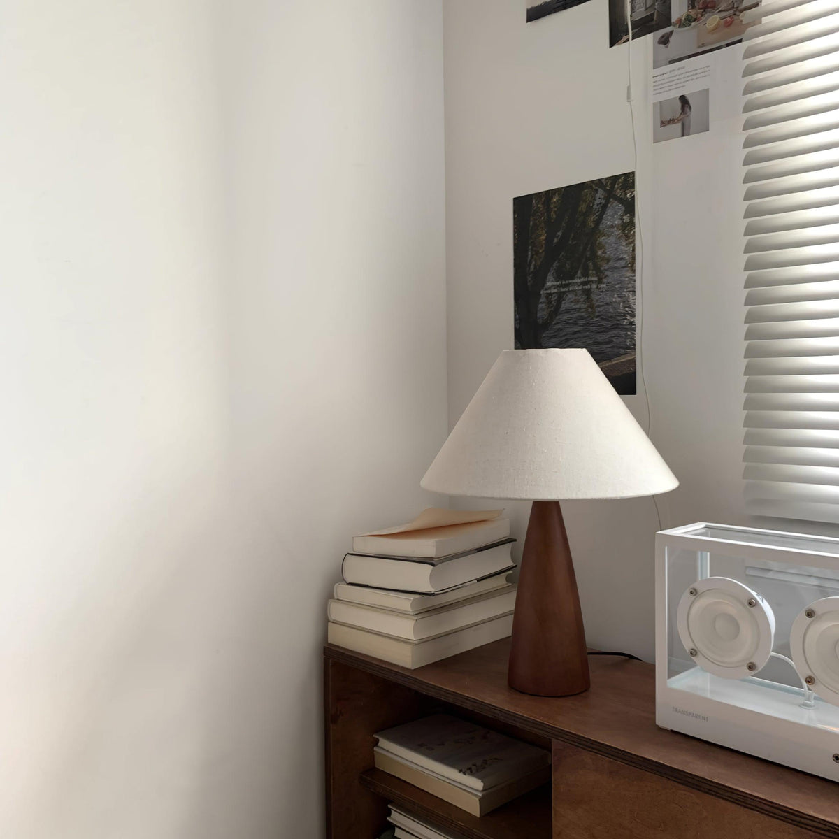 Lampa stołowa drewniana płócienna stożkowa minimalistyczna mid-century do salonu